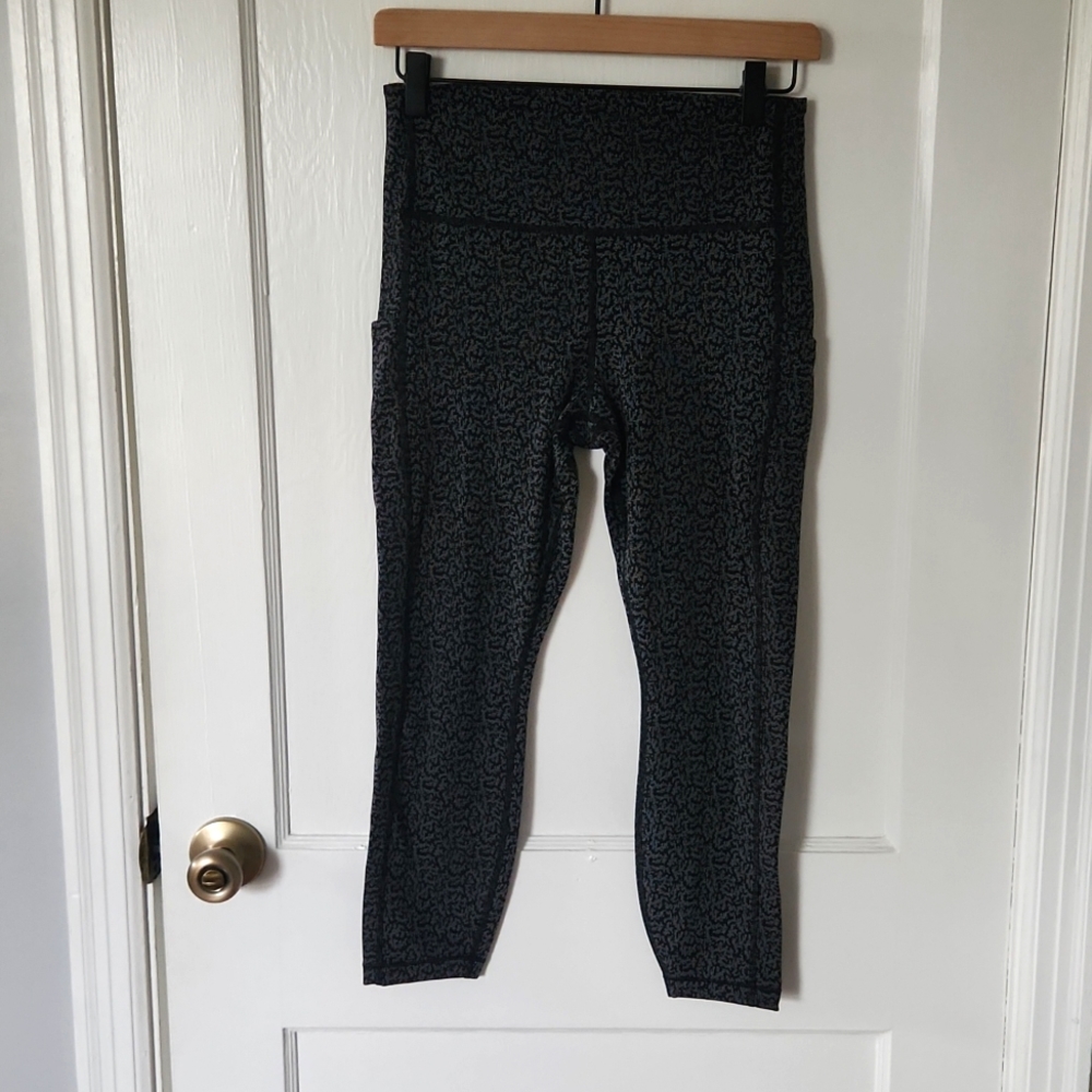 Athleta Women's Ultimate Stash Pocket Textured 7/8 Tight